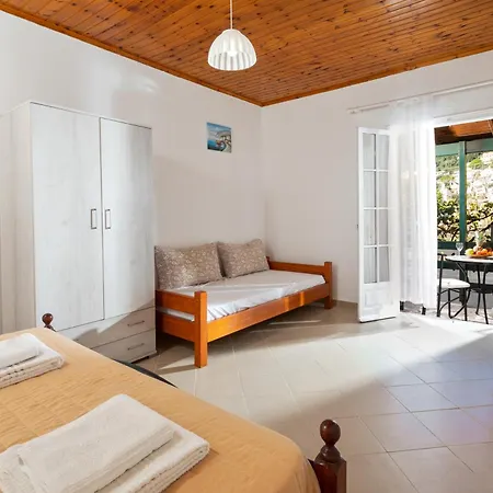 Olga - 5 Minutes Away From The * Agios Gordios (Corfu)