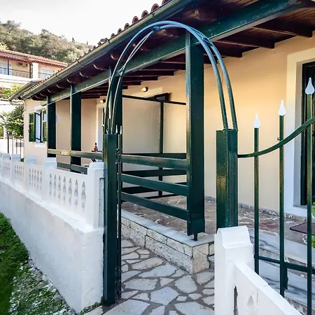 Olga - 5 Minutes Away From The * Agios Gordios (Corfu)