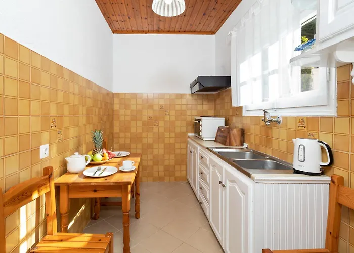 Olga - 5 Minutes Away From The * Agios Gordios (Corfu)